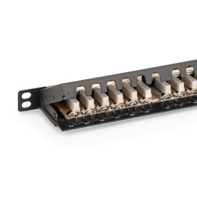 11. Panel krosowy high density 19'' 24x RJ45, LSA poziom, kat.6, ekranowany, 0.5U, czarny, prowadnica kabli