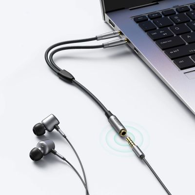 4. Ugreen kabel rozdzielacz AUX 3,5 mm mini jack (żeński) - 2x 3,5 mm mini jack (męski - mikrofon i słuchawki) srebrny (AV193 50255)