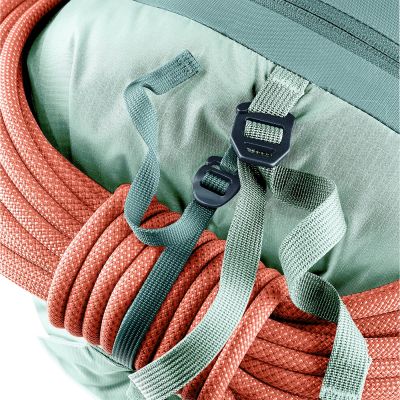 8. Plecak Deuter Guide 28 SL 3361223-2288
