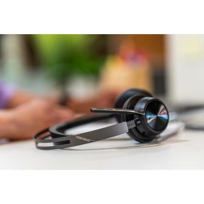 9. Zestaw słuchawkowy POLY Voyager Focus 2 USB-C-C z przejściówką USB-C/A i podst. ładującą