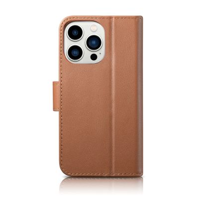 2. iCarer Wallet Case 2in1 etui iPhone 14 Pro Max skórzany pokrowiec z klapką Anti-RFID brązowy (WMI14220728-BN)