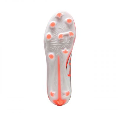 6. Buty piłkarskie Puma Ultra 5 Match+ FG/AG M 108162 01