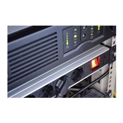 4. Listwa zasilająca Brennenstuhl Alu-Line 19" Steckdosenleiste 8-fach - 10A Sicherungsautomat und Kaltgerätestecker [19" Steckerleiste für Serverschränke mit 2m Kabel]