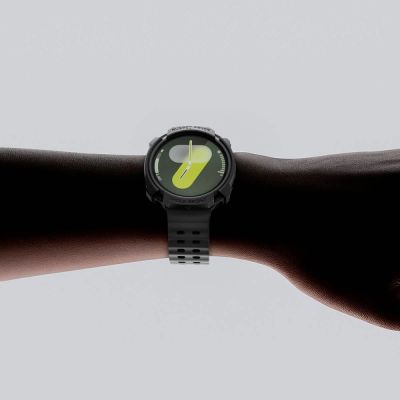 11. Etui Spigen Rugged Armor na Samsung Galaxy Watch 8 44 mm - czarny mat