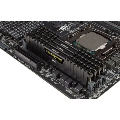4. Pamięć RAM DDR4 16GB PC 2400 CL16 CORSAIR Vengeance LPX sprzedaż detaliczna