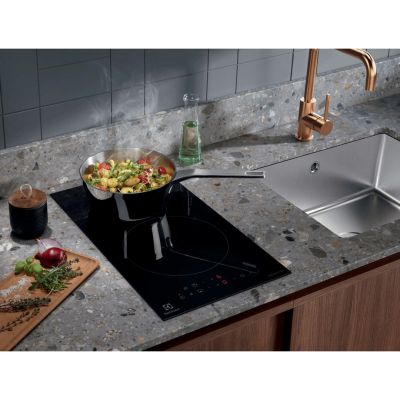 142. Płyta indukcyjna ELECTROLUX LIT30230C