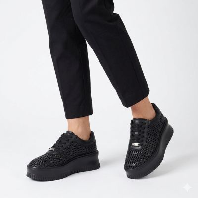 5. Półbuty sneakersy damskie na platformie ażurowe czarne Goe TT2N4043