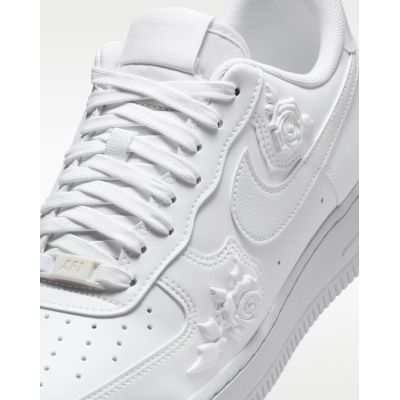 7. Buty damskie NIKE WMNS AIR FORCE 1 '07 SE (HF2016-100)