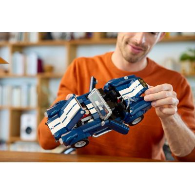 9. LEGO ICONS 10357 Shelby Cobra 427 S/C