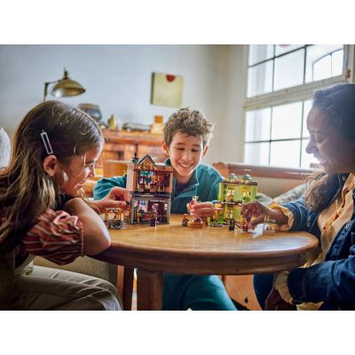 18. LEGO Harry Potter 76452 Markowy sprzęt do quidditcha i lodziarnia