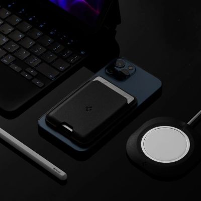 2. Portfel magnetyczny Spigen Valentinus z MagSafe - czarne