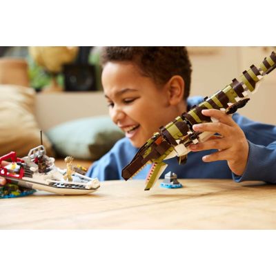 5. LEGO Jurassic World 76974 - Misja na łodzi i model mozazaura