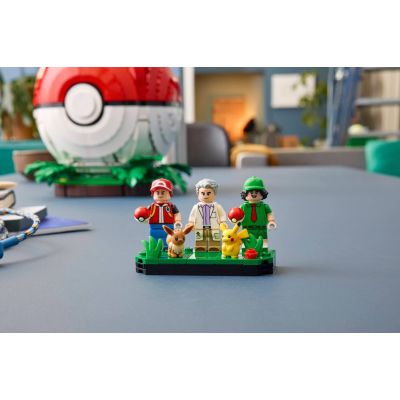 20. LEGO Pokémon 72154 - Kultowy Pokeball z Trenerami