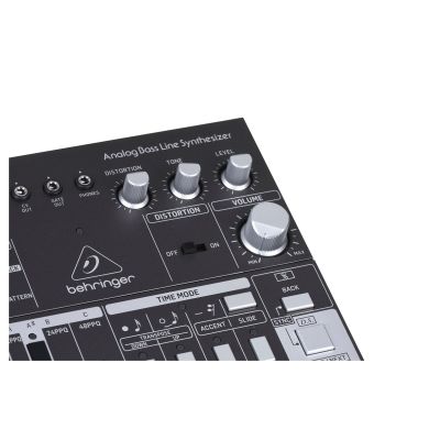 5. Behringer TD-3-BK Syntezator linii basowej