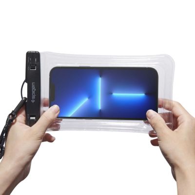 2. Etui Spigen Aqua Shield A610 wodoodporne unoszące się na wodzie - przezroczyste