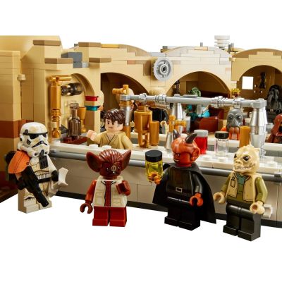9. LEGO Star Wars 75290 Kantyna Mos Eisley