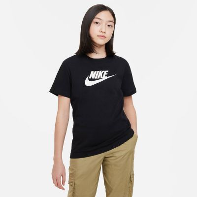 2. Koszulka Nike Sportswear Jr FD0928-010
