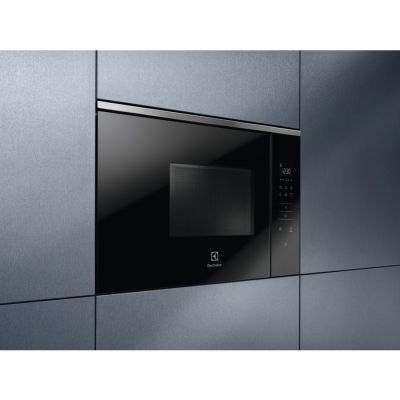 6. Kuchenka mikrofalowa ELECTROLUX KMFE172TEX