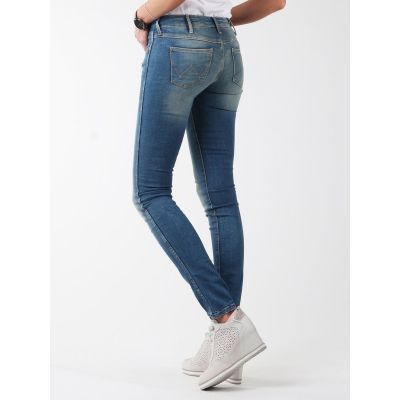 2. Jeansy Wrangler Sandy Blues W23S4072G