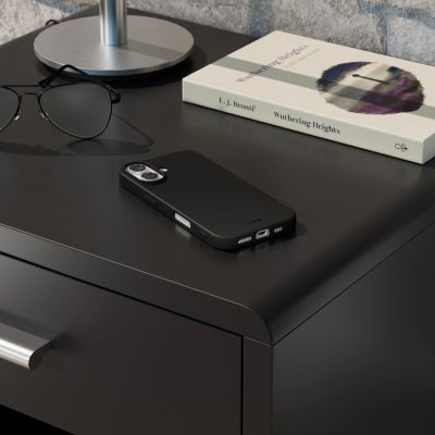 10. Etui SBS Instinct na iPhone 17 - czarne