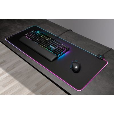 4. Podkładka gamingowa pod mysz Corsair MM700 RGB Extended XL