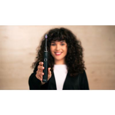 7. Szczoteczka soniczna TrueLife SonicBrush Clean70 UV Black