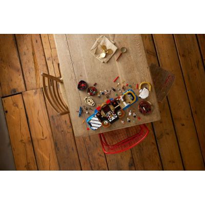 5. LEGO One Piece 75640 Pływająca restauracja Baratie