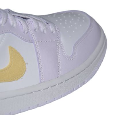 8. Buty damskie Air Jordan 1 Low Wmns 'Barely Grape' - DC0774-501