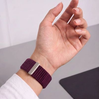 5. Pasek Tech-Protect NylonLoop na Apple Watch 44 / 45 / 46 / 49 mm - burgundowy