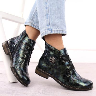 13. Botki damskie lakierowane kroko zielone Rieker 71205-90