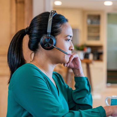 35. POLY Zestaw słuchawkowy Voyager Focus 2 USB-C-C + przejściówka USB-C/A