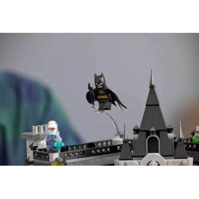 5. LEGO DC Super Heroes 76300 Arkham Asylum