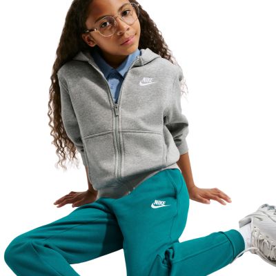 6. Spodnie dla dzieci Nike Sportswear Club Fleece zielone FD3008 372