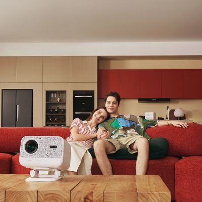12. Projektor multimedialny Yaber L2 Plus LCD FullHD 1080p z głośnikami JBL - beżowy