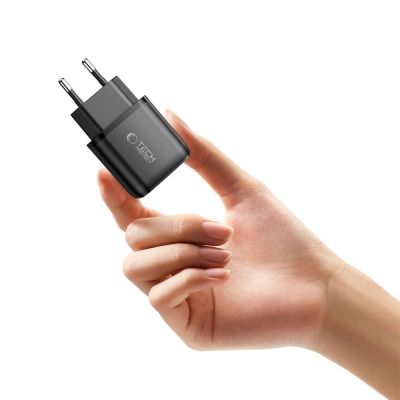 5. Ładowarka sieciowa Tech-Protect NCA20 PD 20W / QC3.0 USB-A / USB-C- czarna