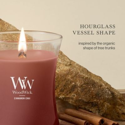 4. Świeca mała CINNAMON CHAI WOODWICK