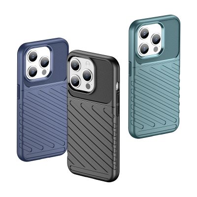 7. Pancerne etui iPhone 15 Pro Thunder Case - czarne
