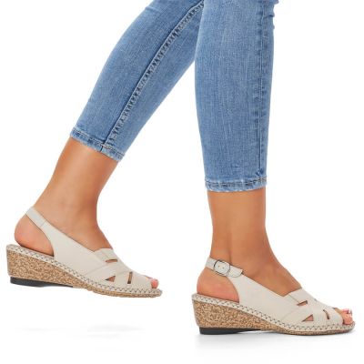 14. Skórzane komfortowe sandały Rieker W RKR682 beżowe