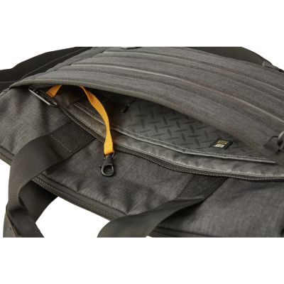 4. Torba Caterpillar B. Holt Slim Briefcase 84349-500