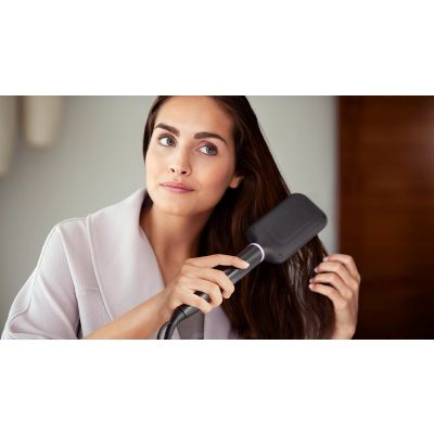 22. Philips StyleCare Duża podgrzewana szczotka do prostowania