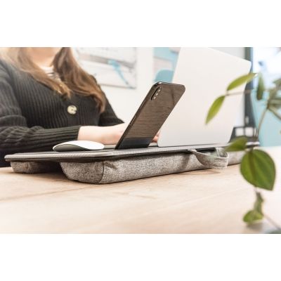 4. Podstawka do notebooka z podkładką pod mysz