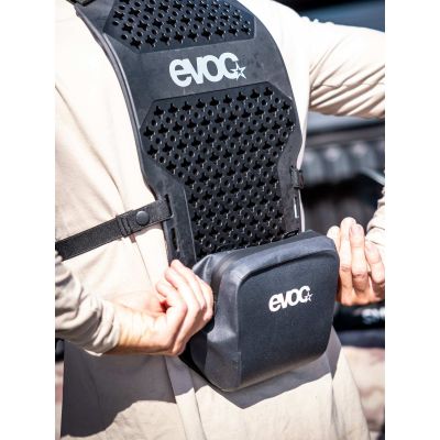 4. Szaszetka na ochraniacz EVOC Torso Pin Pack Wp 1,5 black