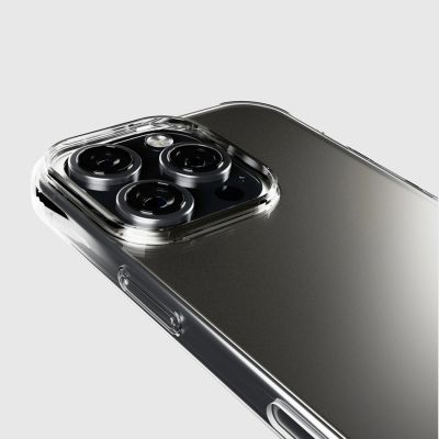 7. Etui SBS Skinny Cover na iPhone 16 Pro - przezroczyste