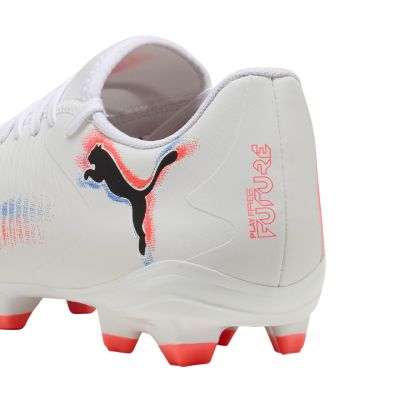 9. Buty piłkarskie Puma Future 8 Play FG/AG M 108602 01