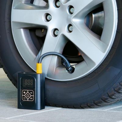 7. KOMPRESOR SAMOCHODOWY DUNLOP 150 PSI CYFROWA SPRĘŻARKA Z FUNKCJĄ POWERBANK