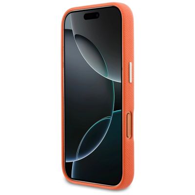 5. Etui Guess FW Resin Logo na iPhone 17 Pro - pomarańczowe