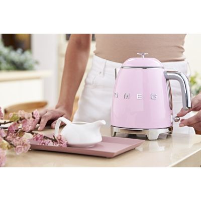 6. Czajnik SMEG Kettle (KLF05PKEU) mini 0,8L pink