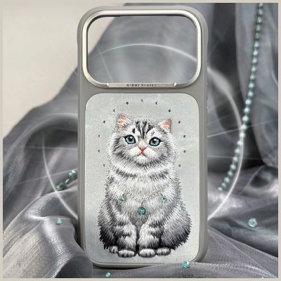 7. Etui Nimmy Lucky Fashion Cat MagSafe na iPhone 17 Pro - szare