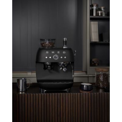 15. Smeg EGF03BLMEU ekspres do kawy Ręczny Ekspres do espresso 2,4 l