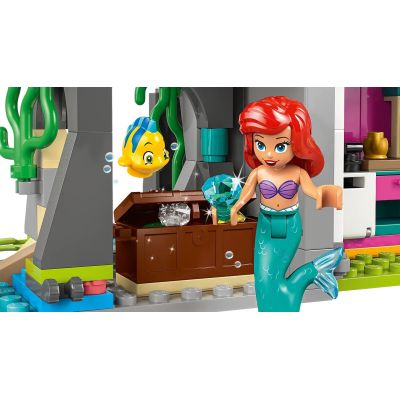 7. LEGO Disney Princess 43267 Zamek księżniczek i królewskie zwierzaki